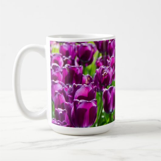 Grosses Feld lila Tulpen Kaffeetasse (Links)