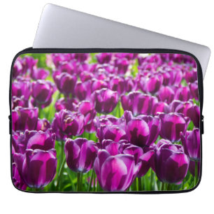 Grosses Feld lila Tulpen Laptopschutzhülle