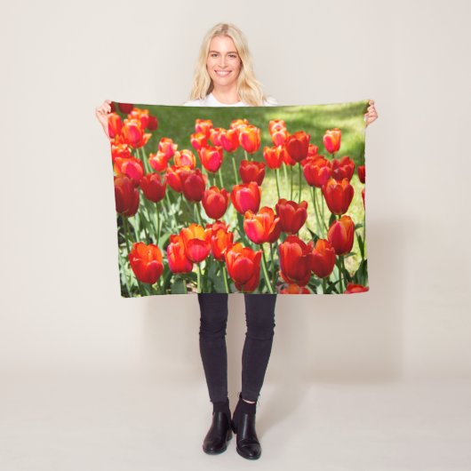 Grosses Feld roter Tulpen Fleecedecke (Beispiel)