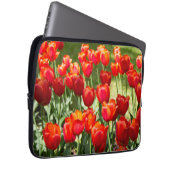 Grosses Feld roter Tulpen Laptopschutzhülle (Vorne Rechts)