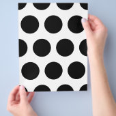 Großes Fliegendes Blatt mit Schwarzen Polka-Punkte (Hand)