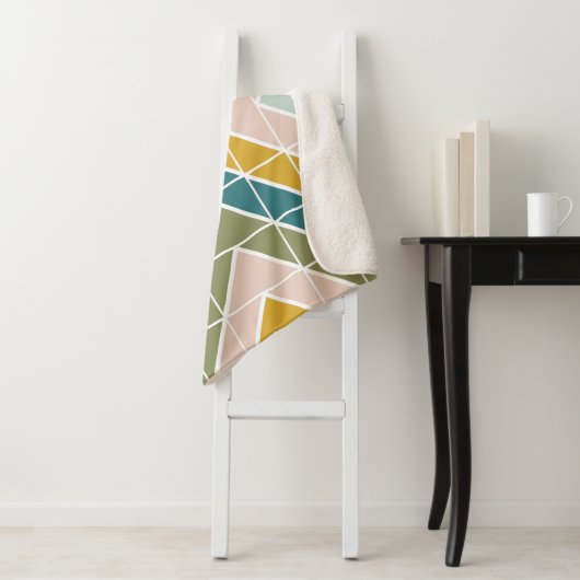 Grosses geometrisches Muster in Pastellertönen Sherpadecke (Beispiel)