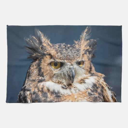 Großes Horned Owl Portrait Handtuch (Horizontal)