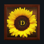 Großes Lächeln/Gelbe Sonnenblume Schmuckschachtel<br><div class="desc">Fügen Sie dem Empfänger ein erstes,  Monogramm,  einen Namen (oder löschen) hinzu,  um es zu einem Lächeln mitgebracht Geschenk zu machen.</div>