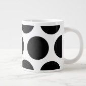 großes Polka-Dots-Muster: Schwarz und Weiß Jumbo-Tasse (Rechts)