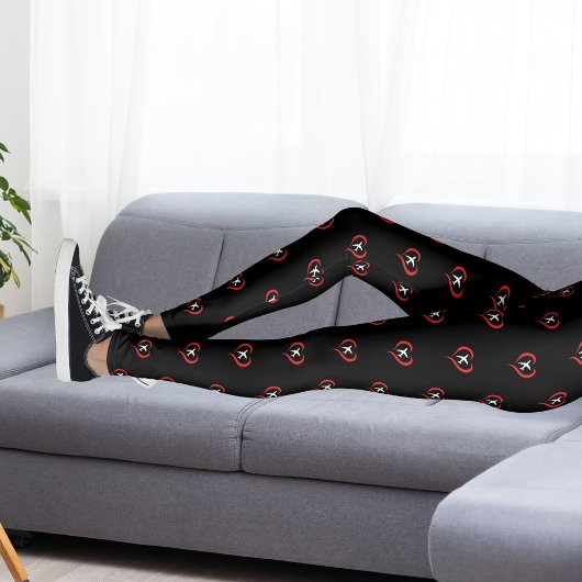 Grosses rotes Herz mit weißem Flugzeug, einfaches Leggings