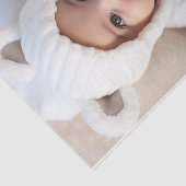 Grosses vertikales Foto mit minimalem Text Seidenpapier (Ausschnitt)