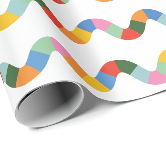 Grossfarbener Regenbogen-Karo Wavy Strip Pattern Geschenkpapier (Rolleneckpunkt)