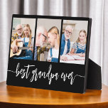 Großkinder FotoCollage Fotoplatte<br><div class="desc">Capture die Liebe zwischen Papa und seinen Enkelkindern mit unserer Opa Großkinder Foto Collage Plaque. Diese personalisierte Gedenktafel beherbergt eine herzerwärmende Collage aus Foto, in der wunderbar die von Papa und seinen geliebten Enkelkindern geteilten wertvollen Momente präsentiert werden. Um die Fotos herum ist der beliebte Titel "Papa", der dem Design...</div>