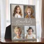 Großkinder machen Life Grand 4 Foto Collage Fotoplatte<br><div class="desc">Diese personalisierte Collage aus Foto ist ein Geschenk für Großeltern und enthält eine 4-Fotovorlage, mit der sich Fotos der Enkel personalisieren lassen. Eine Kombination moderner handgeschriebener Schrift kombiniert mit einem modernen serifenlosen Sans-Schriftart schreibt: "Enkel machen das Leben großartig!" Der Hintergrund ist ein neutrales Taupe Beige, das ein gemütliches Ambiente bietet....</div>
