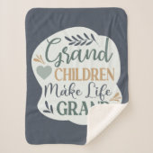 Großkinder mit Handschrift machen lebensgroßes Zit Sherpadecke (Vorderseite)