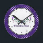 Großmutter Clock Runde Wanduhr<br><div class="desc">Eine Uhr speziell für Großmutter, schön zum Muttertag, Geburtstag, Weihnachten oder einfach nur aus Gründen. Farbenfrohe Polka Punkttrimmer können mit den Vorlagenwerkzeugen auf eine feste Farbe umgeschaltet werden. Kann auch personalisiert werden, wenn gewünscht. Sie wird dieses einzigartige Geschenk Liebe!</div>
