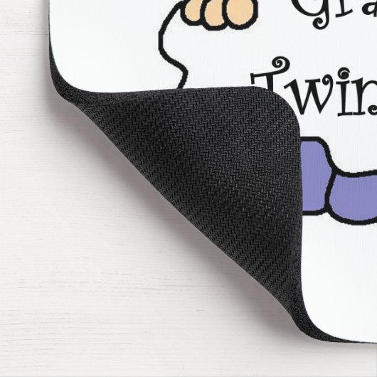 Großmutter der Doppelmädchen Mousepad (Ecke)