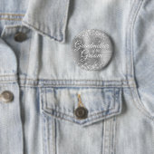 Großmutter des Bräutigams Glänzende Silberfolie Button (Beispiel)