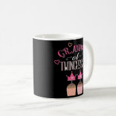 Großmutter Doppelmädchen-Kaffee-Tasse Twincesses Kaffeetasse (VorderseiteRechts)