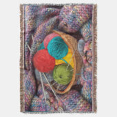 Großmutter strickt decke (Vorderseite Vertikal)