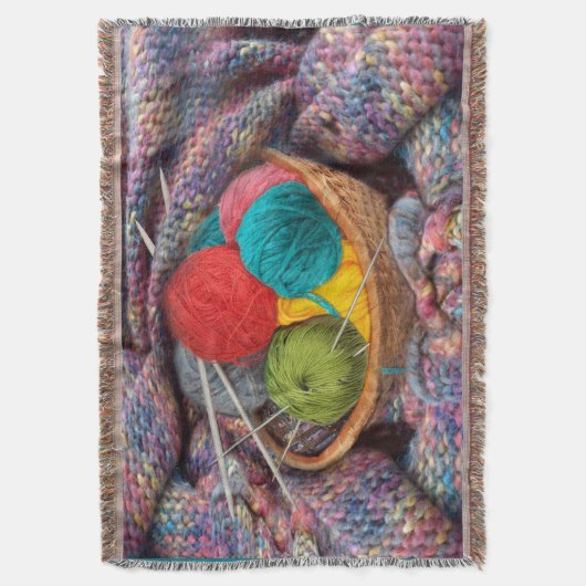 Großmutter strickt decke (Vorderseite Vertikal)