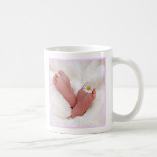 Großmutter wartete herein rosa Baby-Fuß-Mitteilung Kaffeetasse