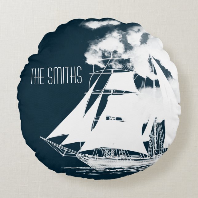 Großschiff und Wolken Rundes Kissen (Vorderseite)