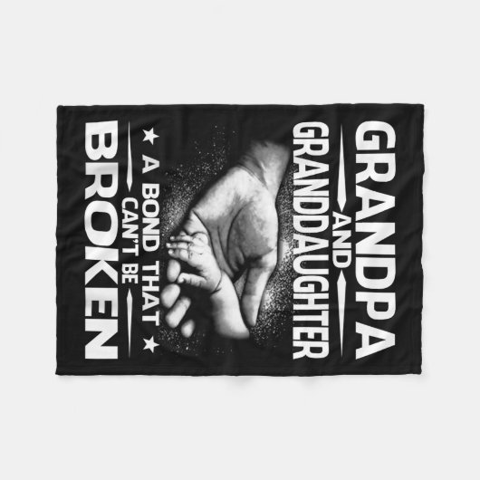 Großvater und Enkelin eine Anleihe, die nicht zu v Fleecedecke (Vorderseite (Horizontal))