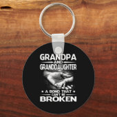 Großvater und Enkelin eine Anleihe, die nicht zu v Schlüsselanhänger (Vorderseite)