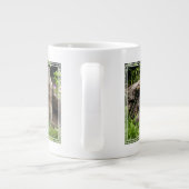 Ground Hog Munching auf einer Blume Jumbo-Tasse (Rückseite)