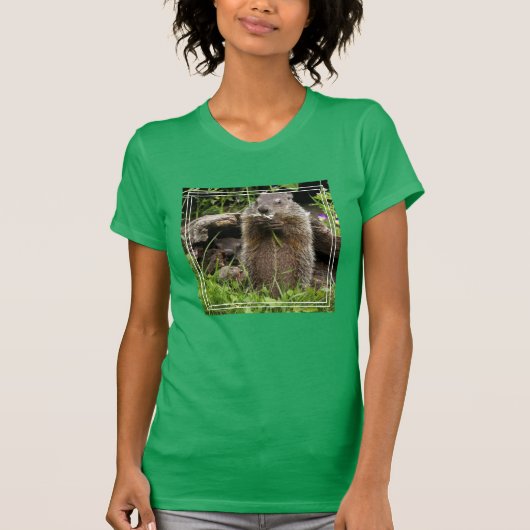 Ground Hog Munching auf einer Blume T-Shirt (Vorderseite)