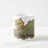 Groundhog durchquert Herbstbüsche Kaffeetasse (Mittel)