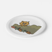 Groundhog durchquert Herbstbüsche Pappteller (Schrägansicht)