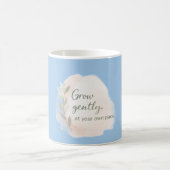 Grow Gently – Minimal Aesthetic Quote Design | Dil Kaffeetasse (Mittel)
