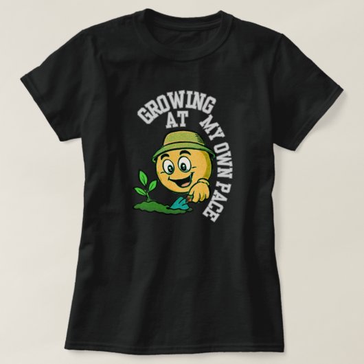 Growing at My Own Pace Inspirational GrowthMindset T-Shirt (Design vorne)