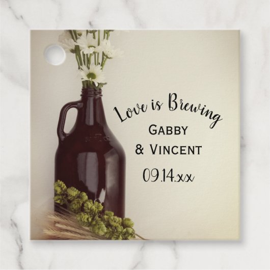 Growler, Hops und Daisies Liebe ist Brewing Weddin Geschenkanhänger (Vorderseite)