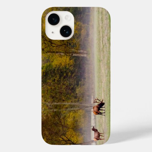 Grozing Elk Couple iPhone Case (Rückseite)