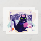Grumpige schwarze Katze in einem Schlafdeckel Postkarte (Vorne/Hinten)