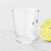 Grumpiger Tigerhai und niedlicher Gelbfisch Schnapsglas (Links)