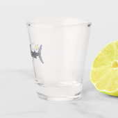 Grumpiger Tigerhai und niedlicher Gelbfisch Schnapsglas (Rechts)