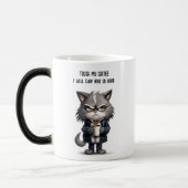 Grumpische Katze mit Tasse Kaffee (Links)