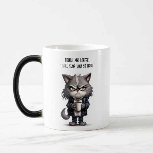 Grumpische Katze mit Tasse Kaffee (Links)