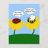 Grumpy Bee und Smitten Ladybug Postkarte (Vorderseite)