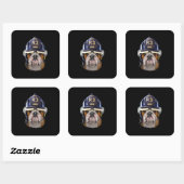 Grumpy English Bulldog Wear Firefighter Helm Quadratischer Aufkleber (Blatt)