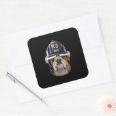Grumpy English Bulldog Wear Firefighter Helm Quadratischer Aufkleber (Umschlag)