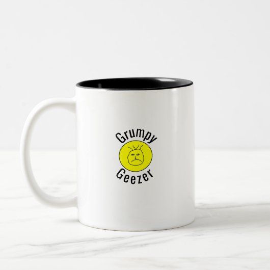 Grumpy Geezer kleines gebogenes Textlogo Zweifarbige Tasse (Links)