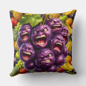 Grumpy grapes and angry fruit funny whimsical kitc kissen (Rückseite)