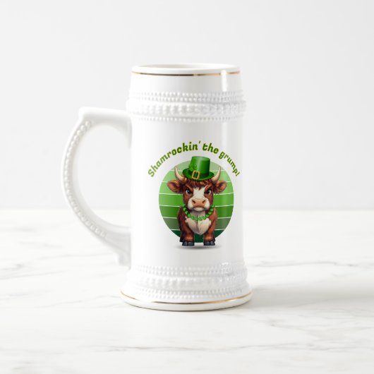 Grumpy Highland Cow St Patrick's Day Bierglas (Links)