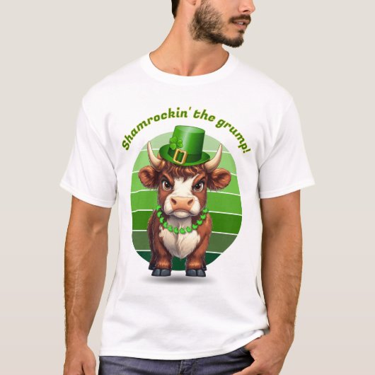 Grumpy Highland Cow St. Patrick's Day T-Shirt (Vorderseite)