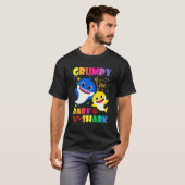Grumpy Of The Birthday Shark Dad Mom Matching Fami T-Shirt (Vorne ganz)