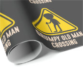 Grumpy Old Man Crossing Remüde Moody Granddad Geschenkpapier (Rolleneckpunkt)