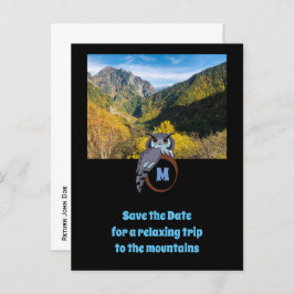 Grumpy Owl Nesting on Monogram Egal Foto Einladungspostkarte