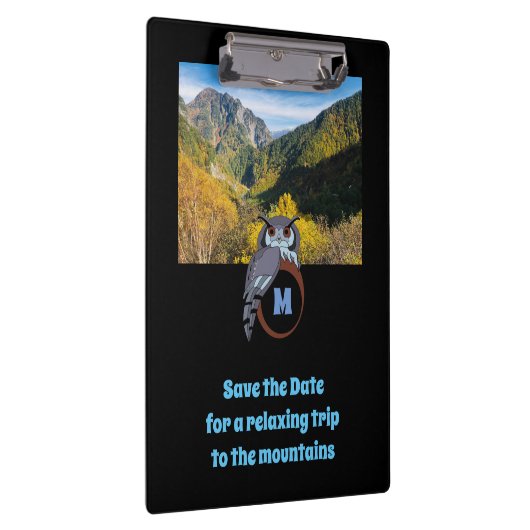 Grumpy Owl Nesting on Monogram Egal Foto Klemmbrett (Rechts)