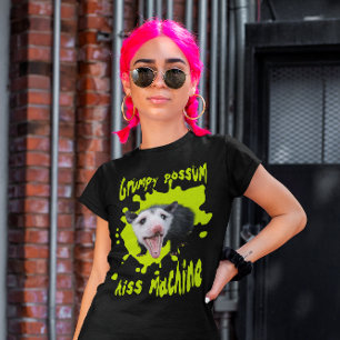 Grumpy Possum, seine Maschine Funny Opossum Hissin T-Shirt